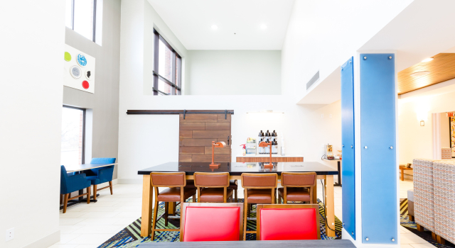 Holiday Inn Express Shelbyville, Book Hotel Hoteller i Shelbyville med parkering, Parkering