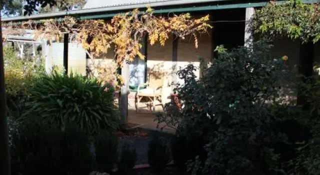 Elinike Guest Cottages