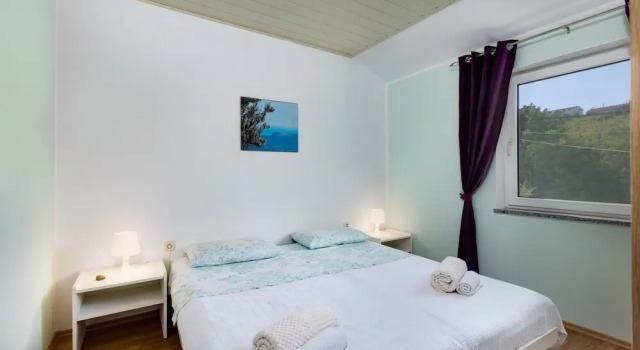 Amazing Home in Krk With Wifi and 3 Bedrooms, Varaa Hotelli Hotellit Kvarner Islands uima-altaalla, Uima-allas