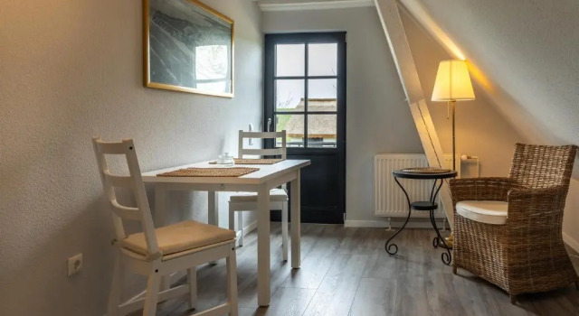 Ferienhaus Büdnerstube FeWo 5 Gartennutzung, ruhige Lage, Sauna und Schwimmbadnutzung im Nachbarort Sellin, Boek Hotel Hotels in Usedom met zwembad, Zwembad