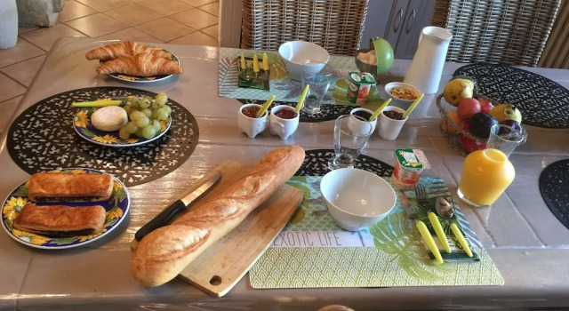 Chambre d'hôtes Les Cigales, Rezerwuj Pensjonat Comps Gard