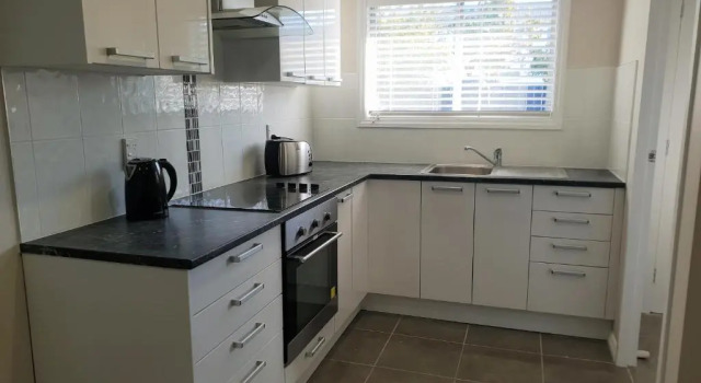 Rose Apartments Unit 5 Central Rotorua- Accommodation & Spa, Забронировать Апартаменты/квартира Отели Роторуа с парковкой, Парковка