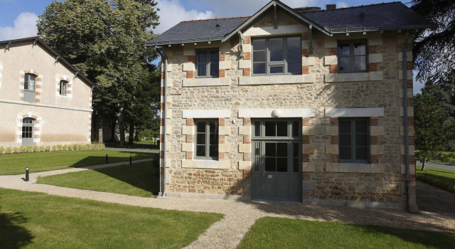 Hotel Château de la Barbinière, Забронировать Отель Отели Сен-Лоран-сюр-Севр 4 звезды, 4*