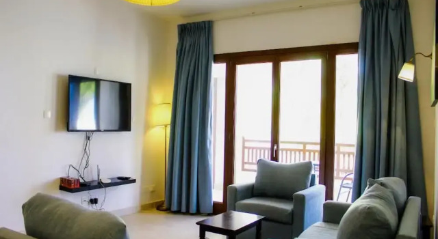 Coastal Living With Marina Views, Prenota Appartamento Hotel a Dhofar con parcheggio, Parcheggio
