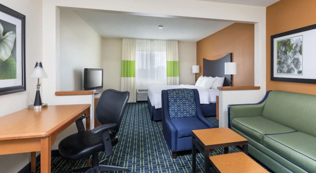 Люкс AmericInn by Wyndham Topeka