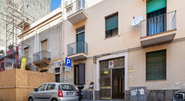 Pleasant Holiday Home in Catania With Balcony, Забронировать Отель Катания Сицилия, рядом с Парк Вилла Беллини