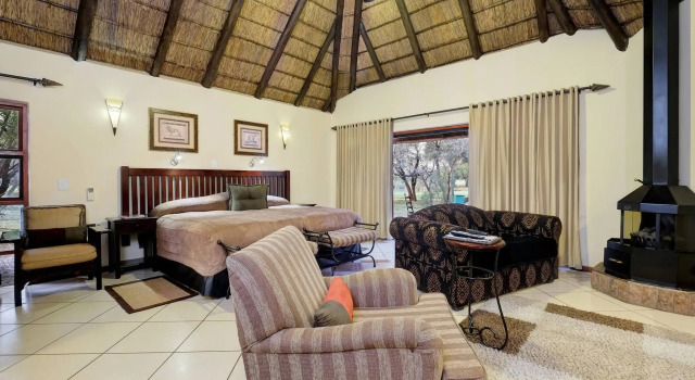 Двухместный полулюкс Protea Zebula Lodge