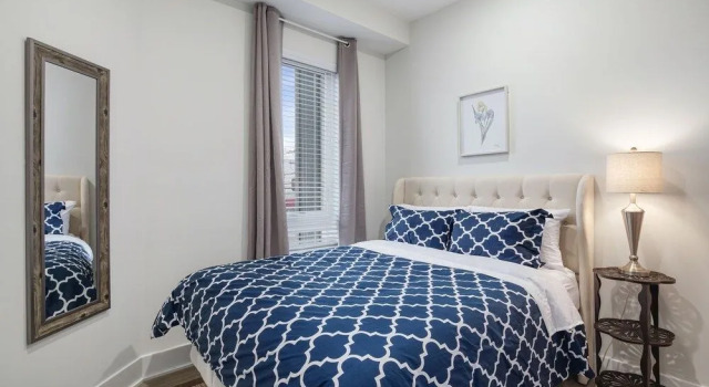 Bright 3 Bedroom + Rooftop Views