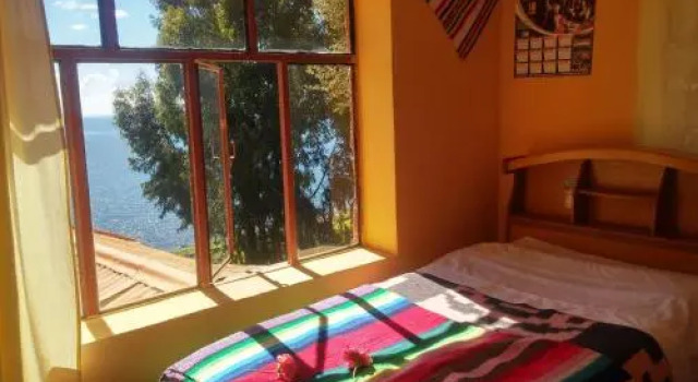 Jamuy Amantani, Prenota Hotel Amantani 