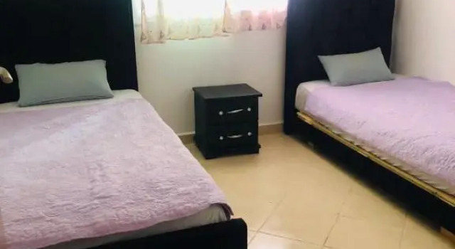 Spacieux, piscine et proximité de la mer, Rezerwuj Hotel Hotele w Tanger-Tetouan z parkingiem, Parking