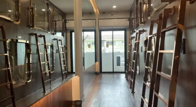 Кровать в общем номере (мужской номер) The Rich Cafe & Hostel