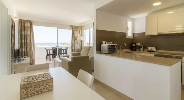 Апартаменты Deluxe с 2 комнатами с балконом Camelina Suites