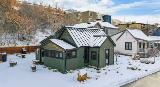 Walk to Park City Mountain Ski Resort & Main St The House in Woodside Ave by Avantstay, Забронировать Курортный отель Отели Парк-Сити 3 звезды, рядом с Горнолыжный подъeмник Payday Lift, 3*