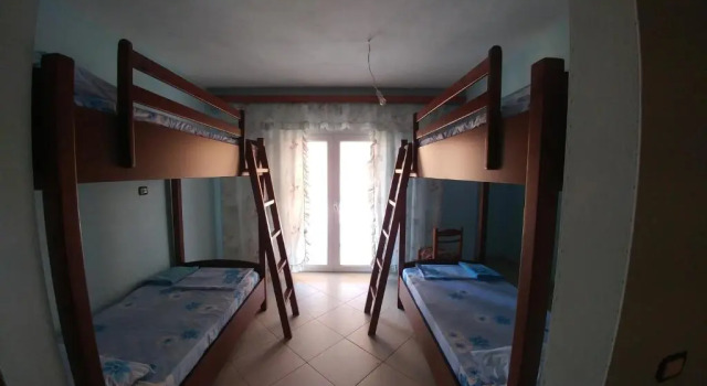 Кровать в общем номере Mona`s Hostel