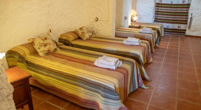 Cuevas el Torriblanco, Book Hotel Gorafe Granada