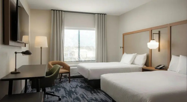 Четырёхместный номер Standard Fairfield by Marriott Inn & Suites Cincinnati Oakley