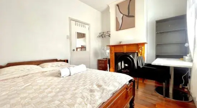 Spacious 4-Bedroom Family Home - Close to Airport & City, Забронировать Отель Сидней Sydney Region, рядом с Гольф-клуб The Lakes