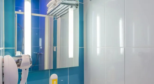 Трёхместный семейный номер Standard Hôtel The Originals Access - proche centre-ville - Gare