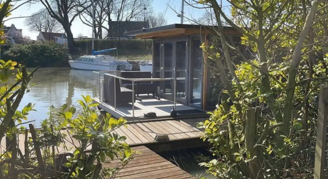 Waterfront Houseboat Near the Centre, Rezervovat Rekreační dům Monnickendam 