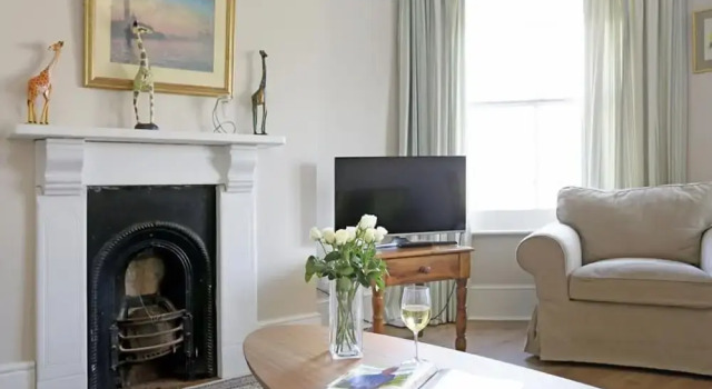 Bright Apartment in Center of Southwold near Beach & Pier, Prenota Appartamento Southwold Suffolk