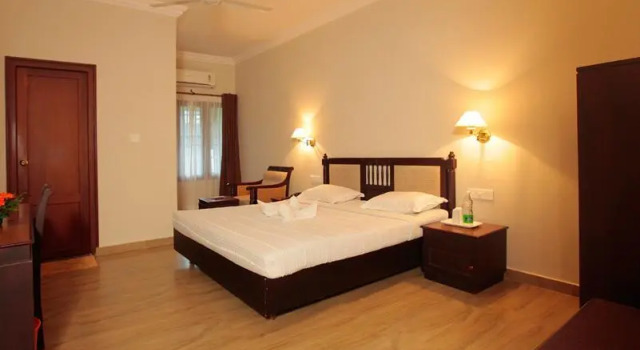 Hotel Silver Crest, Varaa Hotelli Kumily New Delhi