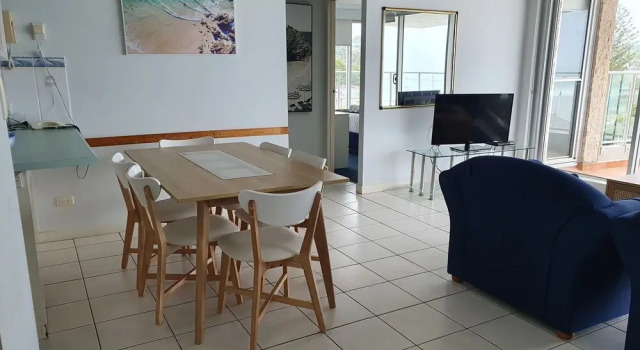 Апартаменты Economy Pacific Surf Absolute Beachfront Apartments