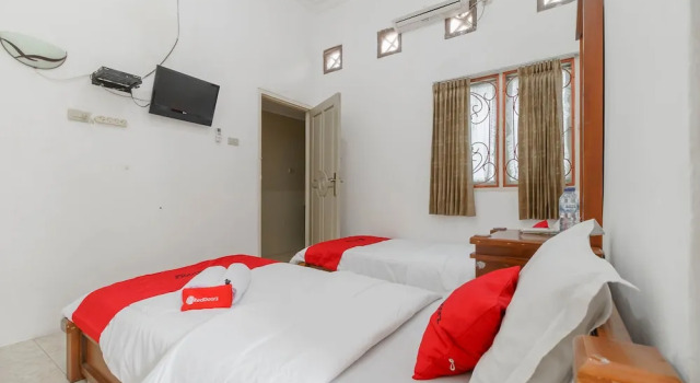 Wisma Watervang by RedDoorz, Rezerwuj Hotel Lubuklinggau Sumatra