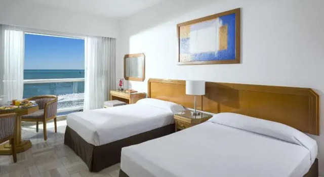 Четырёхместный номер Standard с балконом Ocean Breeze Nuevo Vallarta