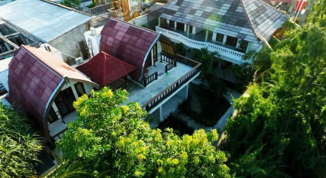 Бунгало Deluxe Warna Beach Hotel