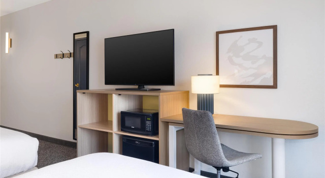 Четырёхместный номер Standard Spark by Hilton California Lexington Park