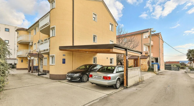 Amazing Apartment in Kastel Luksic With 1 Bedrooms and Wifi