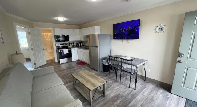 Семейный люкс с 2 комнатами Coastal Inn and Suites
