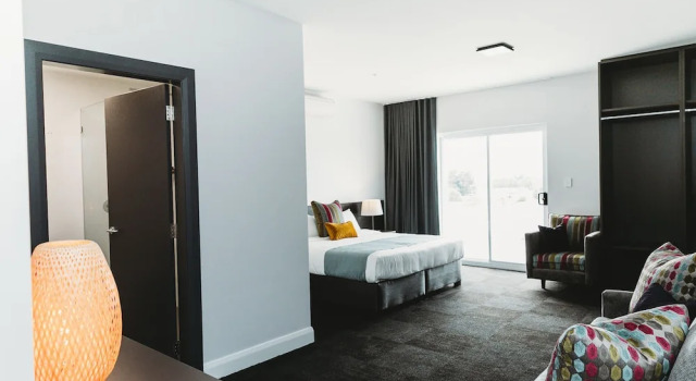 Полулюкс Coniston Hotel Wollongong