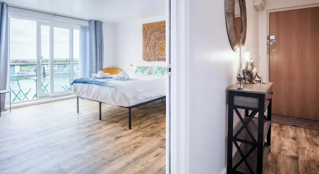Skyline Duplex Penthouse - Llanelli, Забронировать Отель Лланелли Полуостров Гоуэр, рядом с The Ffwrnes Theatre