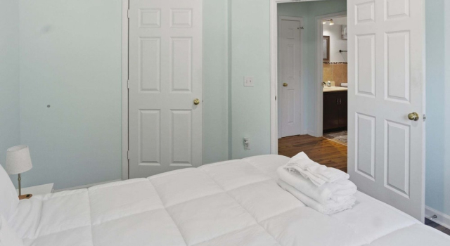 3br Savannah Home Sleeps 5 Near Historic District 3 Bedroom Home, 预订 度假屋 萨凡纳 佐治亚州