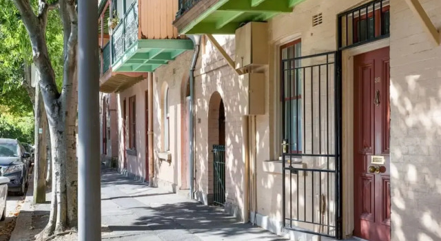 Апартаменты Traditional 2-bed Terrace House in Millers Point
