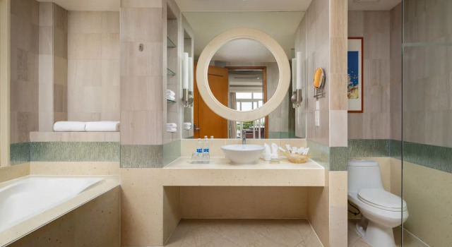 Двухместный люкс Deluxe с балконом и с видом на море Курорт Sheraton Sanya