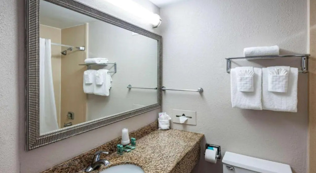 Люкс с балконом и с видом на океан Best Western New Smyrna Beach Hotel & Suites
