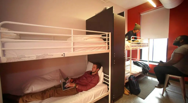 Кровать в общем номере HI Boston Hostel