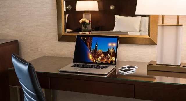 Номер Standard с видом на парк Lord Elgin Hotel