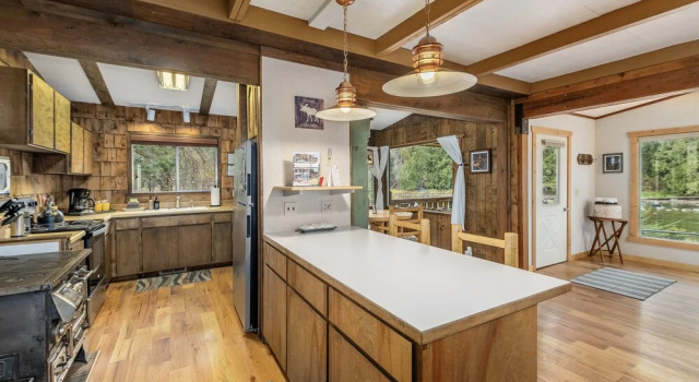 Rivers Edge 2 Bedroom Home by NW Comfy Cabins by RedAwning, Rezerwuj Dom wakacyjny Plain Waszyngton