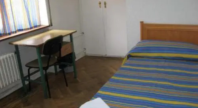 Hostal Arti II, Забронировать Отель Отели Мадрида с парковкой, рядом с Монастырь Энкарнасьон, Парковка