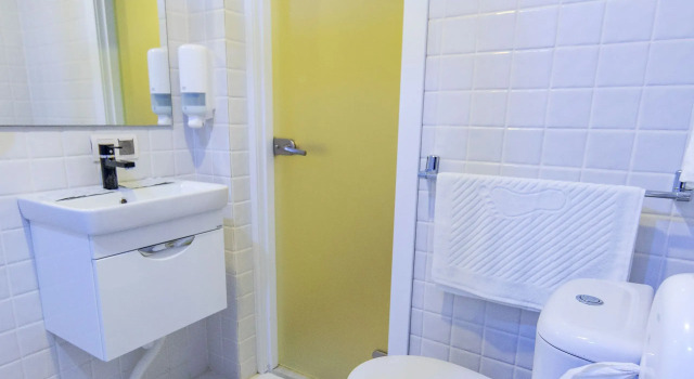 Aleks V Ryibatskom Hotel, Rezervasyon Otel Sankt Peterburg Rusya, Rybatskoye Metro Station yakınında