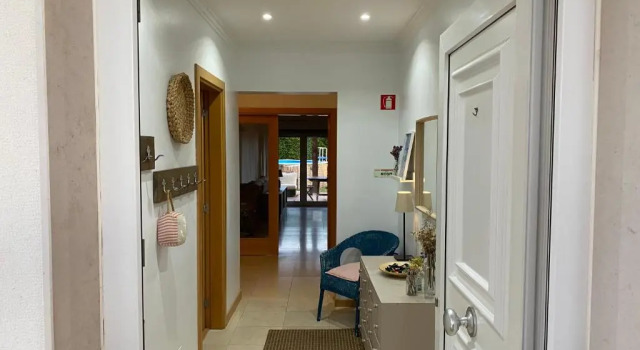 Коттедж с 4 комнатами Mountain Beach House