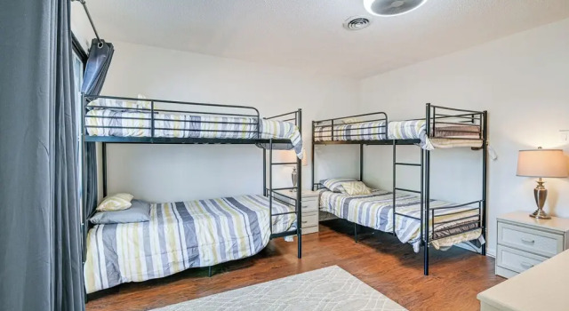 Апартаменты 3 Mi to Surfside Beach & Pier: Townhome w/ Balcony