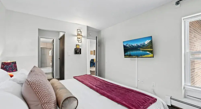 Old Town Condo Near CSU Pool, Sauna, Gym & Bikes, Забронировать Апартаменты/квартира Апартаменты Форт-Коллинс, рядом с Global Village Museum of Arts and Cultures, Апартаменты/квартира