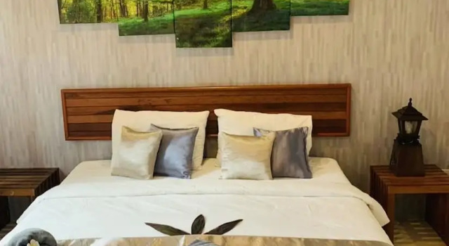 Номер Superior с балконом и с видом на бассейн Andawa Lanta Resort