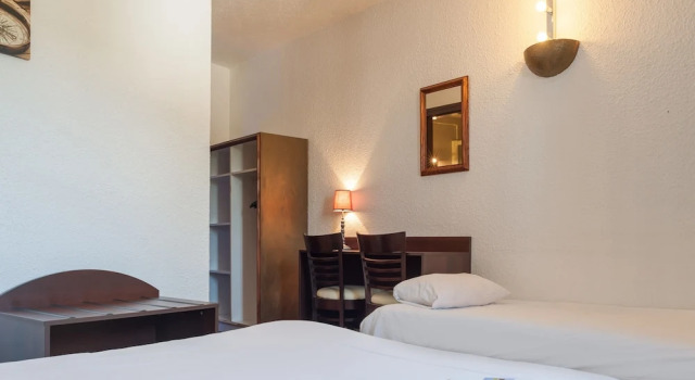Трёхместный номер Standard Hotel Le Collonges