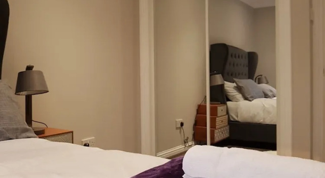 First St John's Hill Apartment 2, Забронировать Апартаменты/квартира Отели Лотиан с парковкой, Парковка