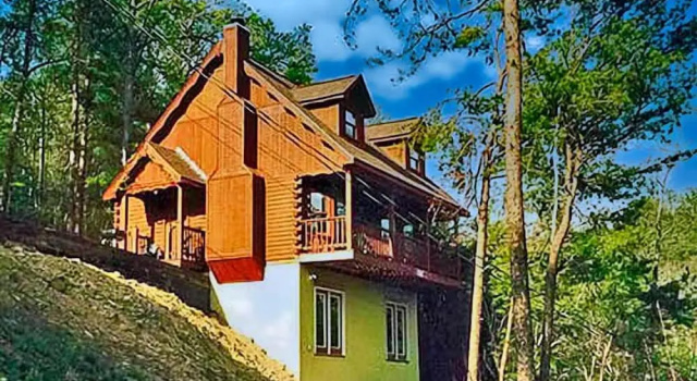 Четырёхместный номер Standard с 2 комнатами с видом на горы Honeymoon Hills Gatlinburg Cabin Rentals